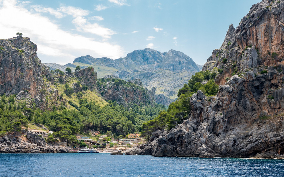Felsige Bucht auf den Balearen