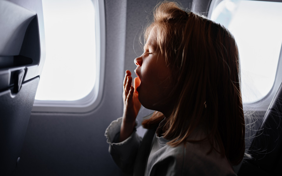 Tipps f&uuml;rs Fliegen: G&auml;hnen w&auml;hrend des Fluges f&uuml;r den Druckausgleich